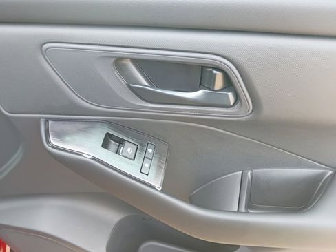 Used 2026 Nissan Rogue S FWD image 31
