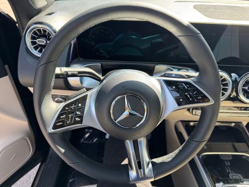 Used 2026 Mercedes-Benz GLB 250 4MATIC image 9