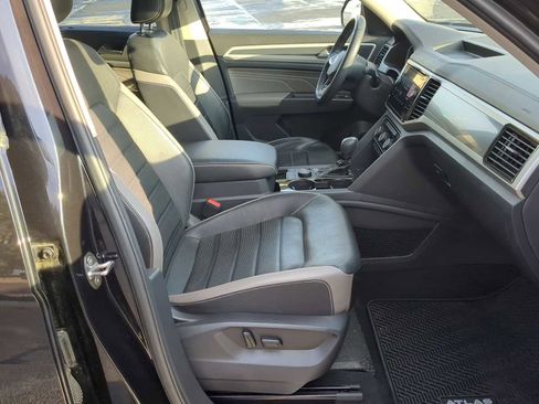 Used 2022 Volkswagen Atlas SEL Premium image 31