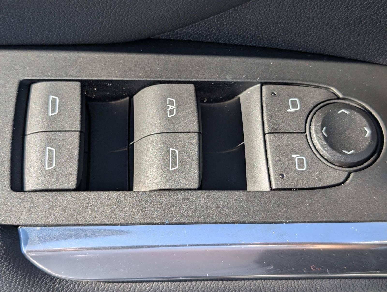 Used 2024 Chevrolet Traverse LT w/ Trailering Package FWD image 14