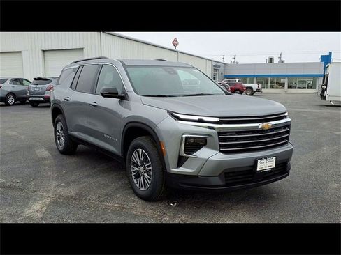 New 2026 Chevrolet Traverse LT w/ Driver Confidence Package image 2