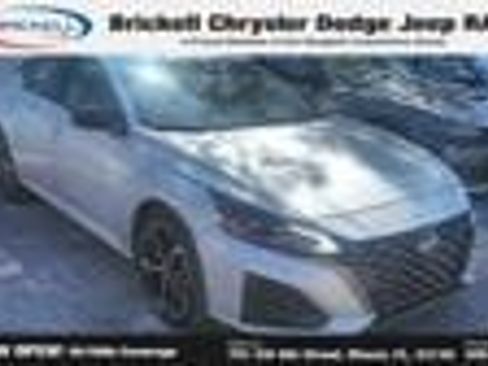 Used 2024 Nissan Altima 2.5 SR image 2