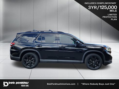 Used 2025 Honda Pilot Black Edition image 24
