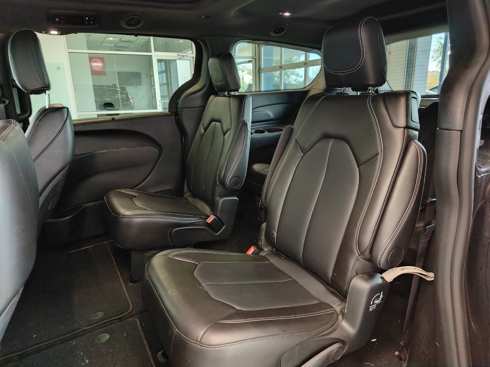 Used 2025 Chrysler Pacifica Select FWD image 11