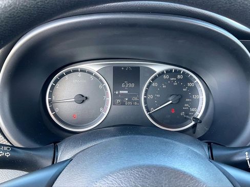 Used 2022 Nissan Kicks S image 18