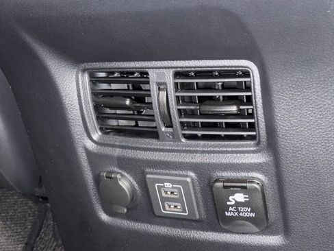 Used 2024 Nissan Titan SV w/ SV Convenience Package image 10