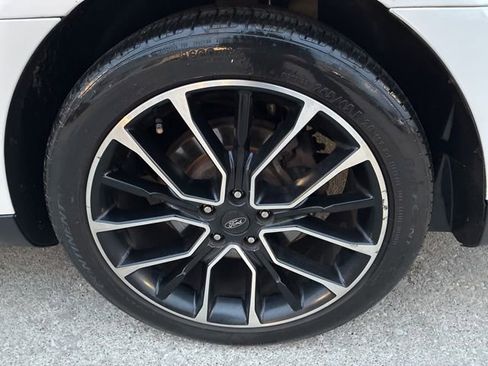 Used 2017 Ford Taurus Limited image 14