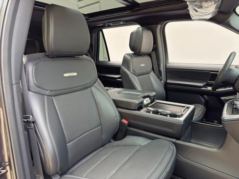 Used 2026 Ford Expedition Platinum w/ Stealth Appearance Package AWD/4WD image 40