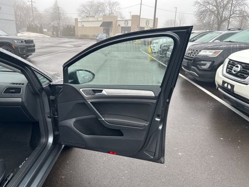 Used 2016 Volkswagen Golf SE w/ Lighting Package image 16