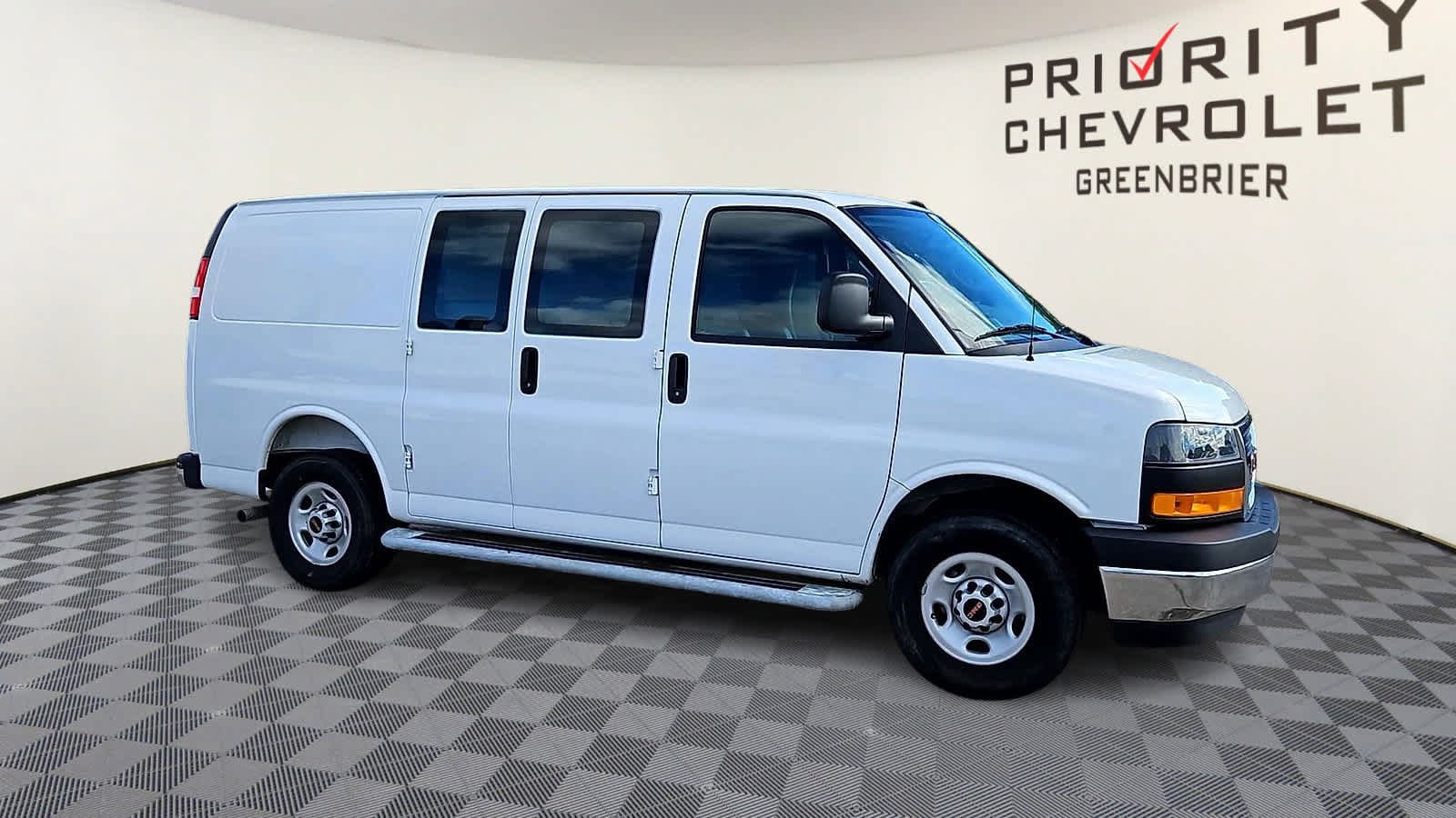 Used 2025 GMC Savana 2500 w/ Driver Convenience Package RWD image 2