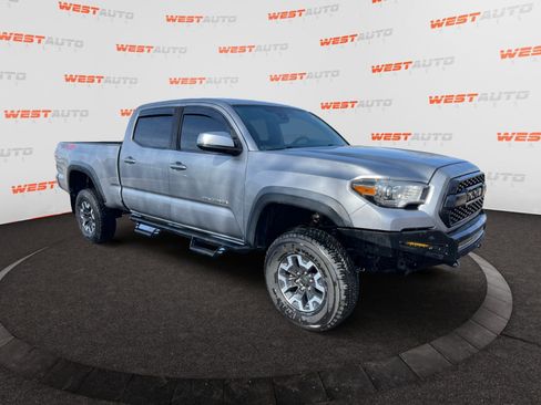 Used 2019 Toyota Tacoma TRD Off-Road AWD/4WD image 7