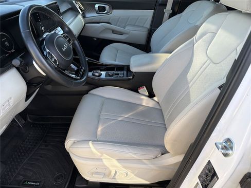 Used 2022 Kia Sorento SX Prestige w/ Panoramic Sunroof Package AWD/4WD image 9