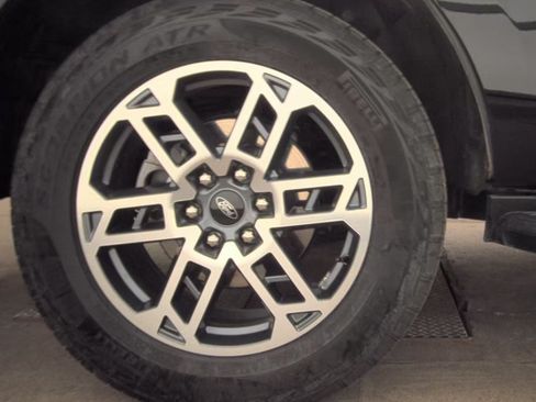 Used 2025 Ford Expedition Active AWD/4WD image 11