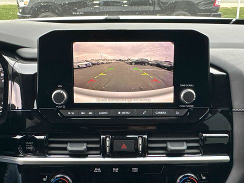 New 2025 Nissan Pathfinder SV image 32