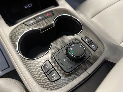 Used 2023 GMC Acadia SLT w/ Preferred Package FWD image 31