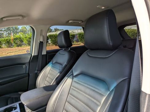 Used 2024 Ford Edge SEL image 14