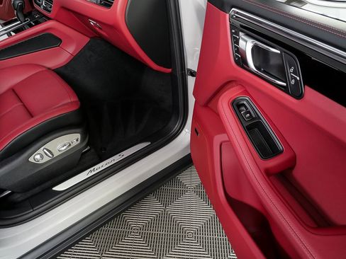 New 2026 Porsche Macan S image 26