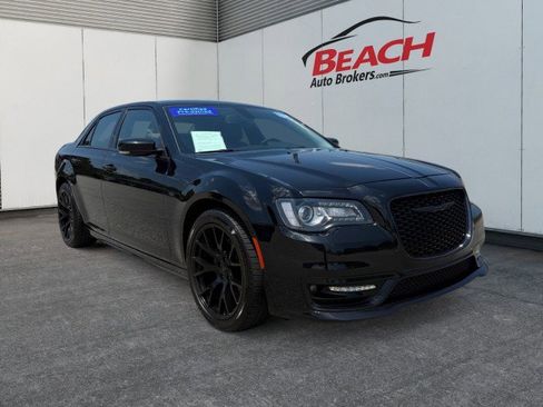 Used 2022 Chrysler 300 Touring L w/ Comfort Group RWD image 3