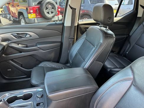 Used 2018 Chevrolet Traverse Premier w/ Driver Confidence II Package FWD image 7