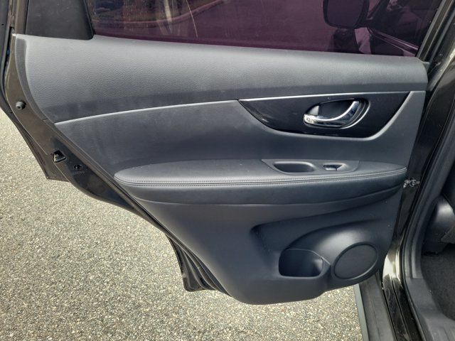 Used 2017 Nissan Rogue SV FWD image 14