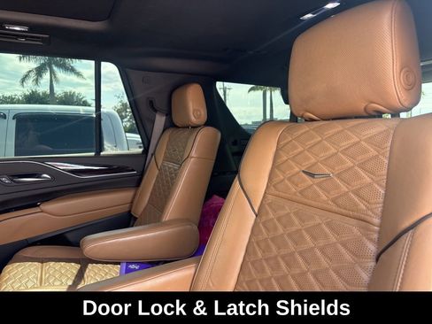 Used 2022 Cadillac Escalade Premium Luxury RWD image 6