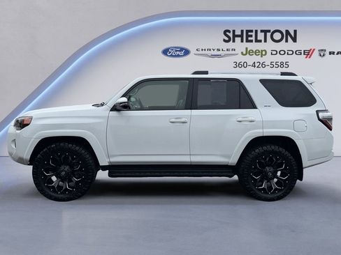 Used 2022 Toyota 4Runner SR5 Premium image 2