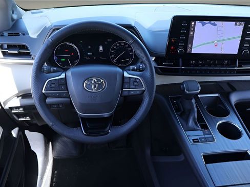 Certified 2021 Toyota Sienna Limited FWD image 14