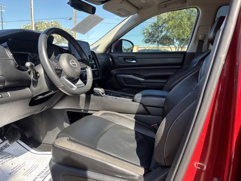Used 2023 Nissan Pathfinder SL FWD image 10