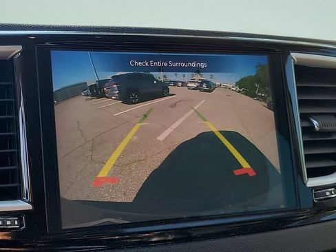Used 2022 Chrysler Pacifica Touring-L FWD image 17