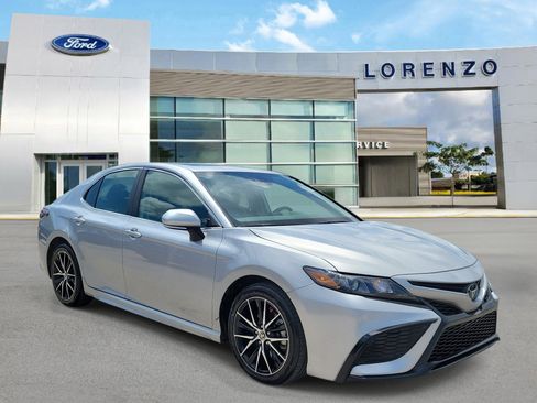 Used 2024 Toyota Camry SE w/ Convenience Package FWD image 3