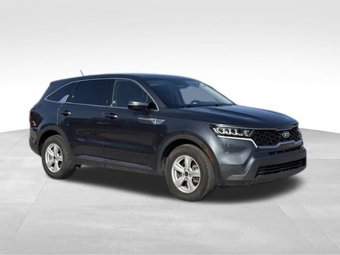 Used 2021 Kia Sorento LX FWD image 2