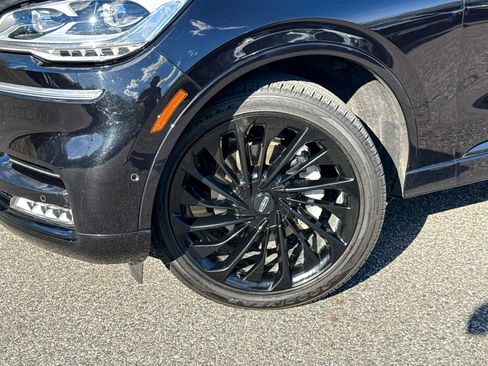 Used 2024 Lincoln Aviator Reserve w/ Equipment Group 201A image 10