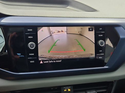 Certified 2023 Volkswagen Taos SE w/ Panoramic Sunroof Package FWD image 18