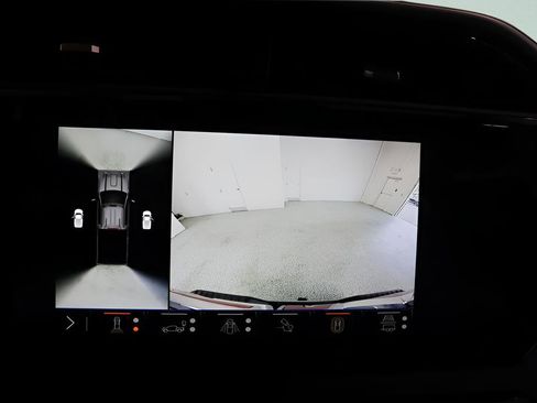 Used 2025 GMC Sierra 2500 AT4 w/ AT4 Premium Plus Package AWD/4WD image 13