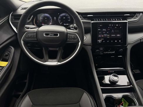 New 2025 Jeep Grand Cherokee L Altitude image 4