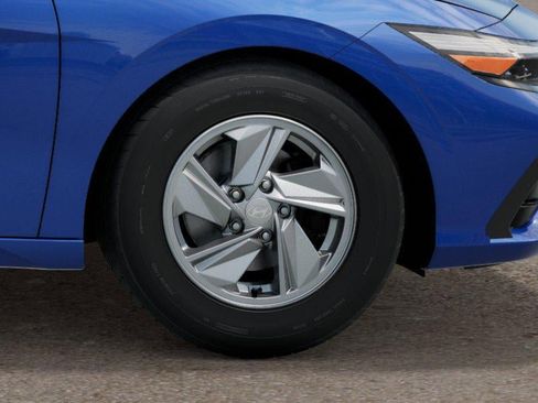 New 2025 Hyundai Elantra SE image 8