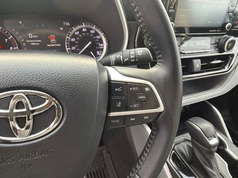 Used 2022 Toyota Highlander XLE image 27