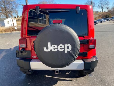 Used 2012 Jeep Wrangler Unlimited Sahara w/ Connectivity Group image 4