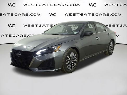 Used 2024 Nissan Altima 2.5 SV image 1