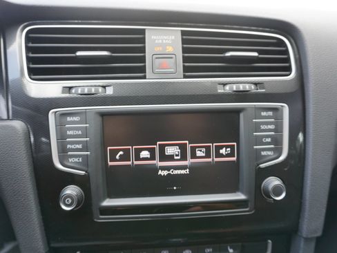Used 2017 Volkswagen GTI SE FWD image 36