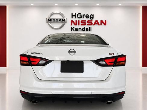 Used 2024 Nissan Altima 2.5 SR w/ SR Premium Package FWD image 4