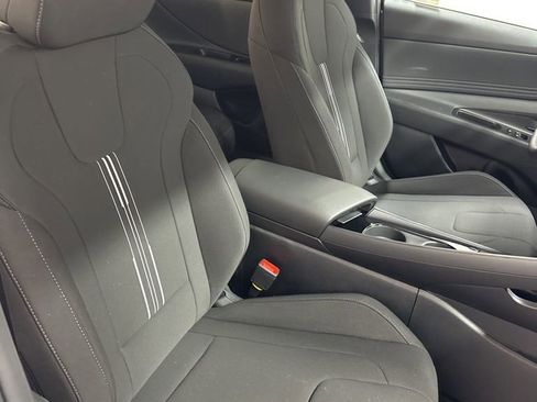 Certified 2025 Hyundai Elantra SEL FWD image 20