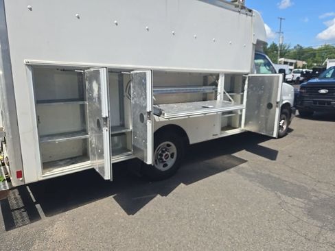 Used 2019 GMC Savana 3500 w/ Power Convenience Package RWD image 15