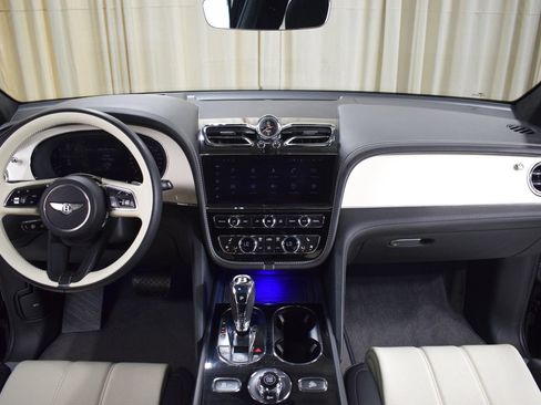 Certified 2024 Bentley Bentayga AWD/4WD image 2