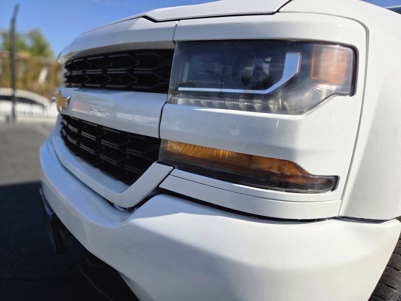 Used 2018 Chevrolet Silverado 1500 Custom RWD image 17