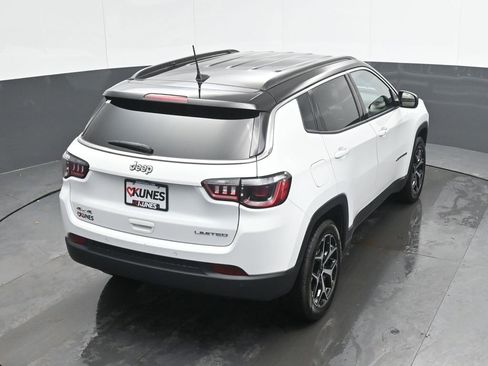 Used 2025 Jeep Compass Limited image 35