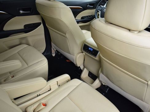 Used 2018 Toyota Highlander Limited image 33