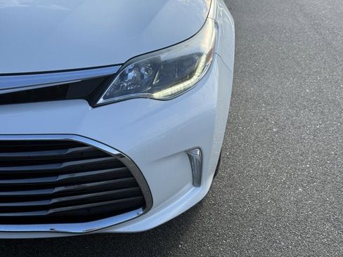 Used 2018 Toyota Avalon Limited image 10
