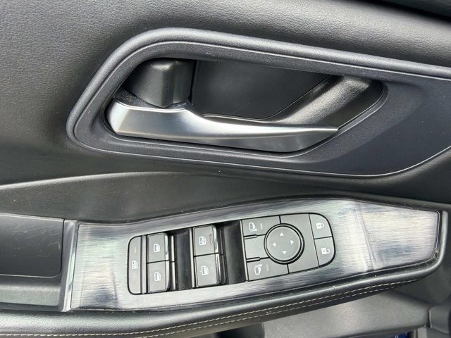 Used 2024 Nissan Rogue SV AWD/4WD image 8