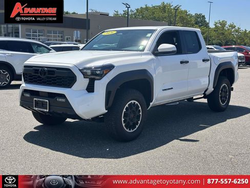 Used 2026 Toyota Tacoma TRD Off-Road w/ TRD Off Road Upgrade Package AWD/4WD image 3